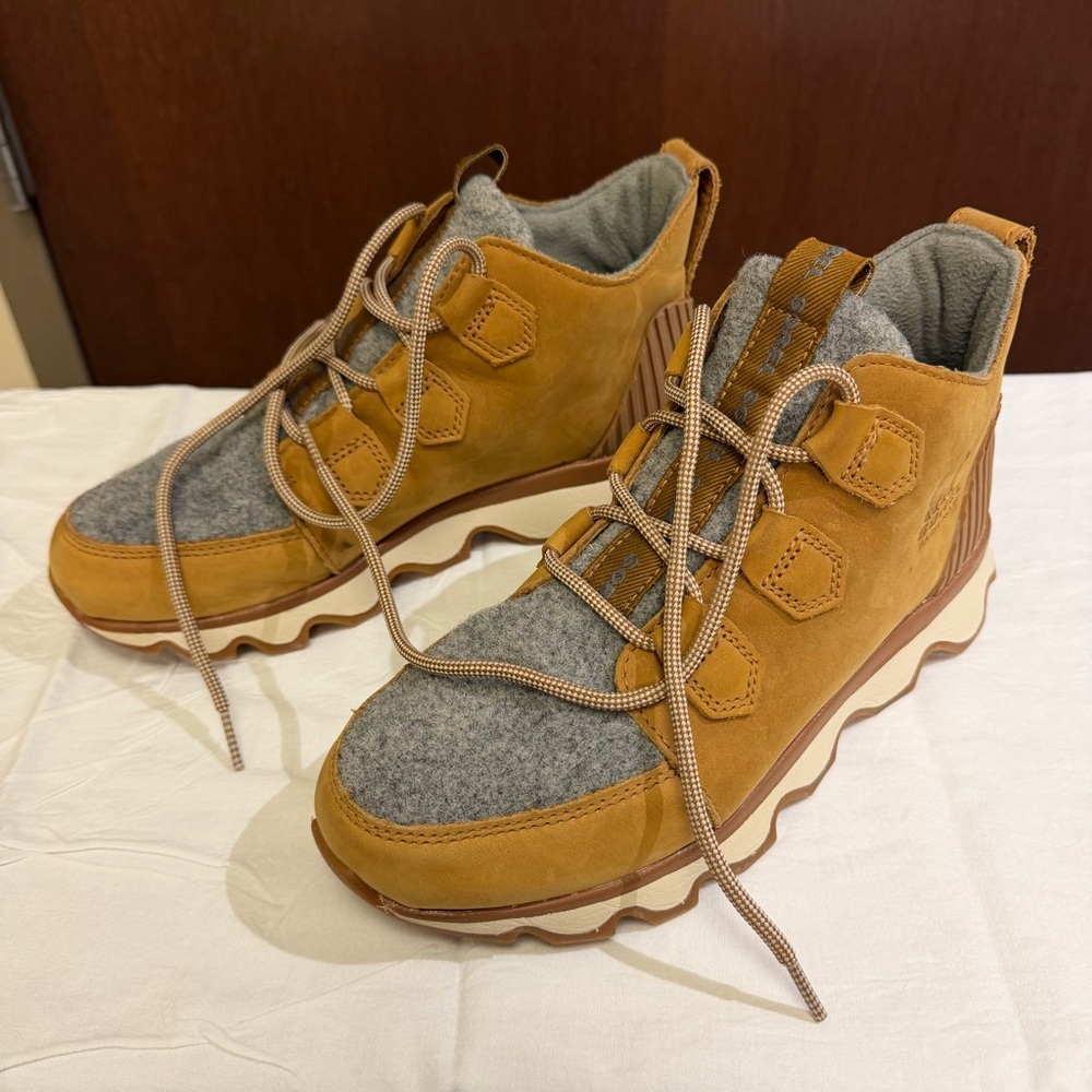 Sorel Tan and Gray Winter Boots - Picture 5 of 13